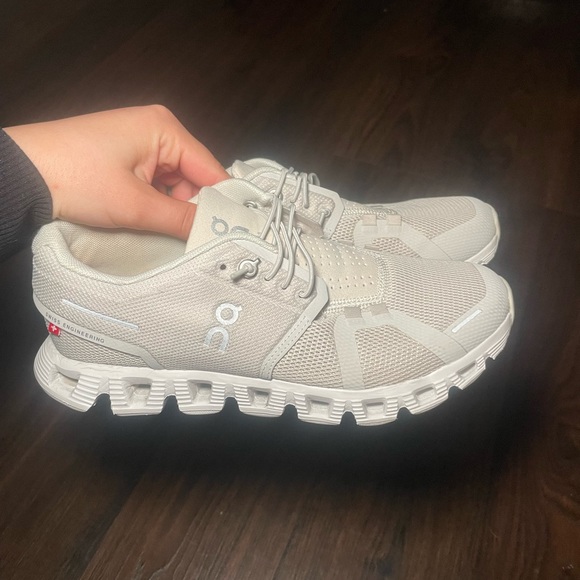 On Running Shoes - On Running 5 Running Shoe Women size 6.5 Pearl/White